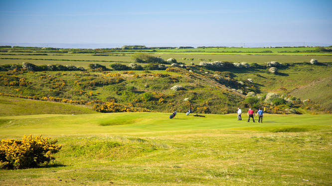 https://www.southwaleslinksgolf.com/storage/2012/03/Southerndown1.jpg